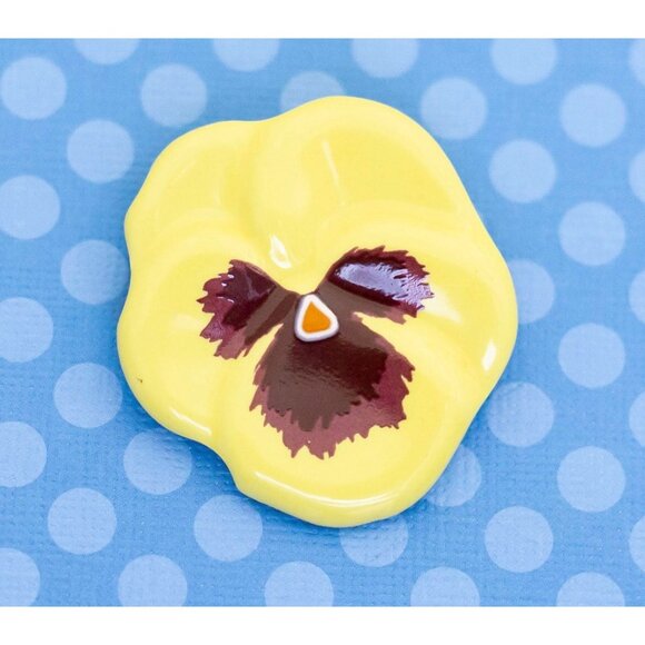 Vintage Yellow Viola Flower Ceramic Brooch by Avon - M25 - Picture 1 of 2